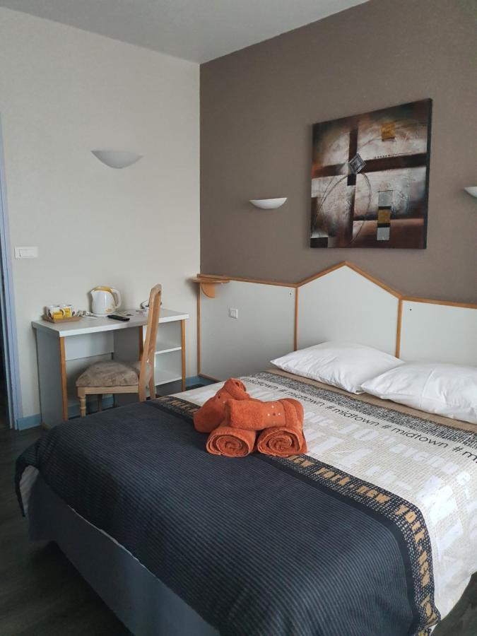 Hotel Du Centre Gueugnon Buitenkant foto